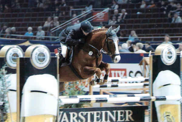 Michael Brinkhoff mit Warengo - Kampmann Pferdesport Festival Stadthalle Bremen 2004 - ESCON Springclub 